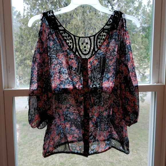 Crochet back flower 🌼 blouse L - Picture 1 of 3